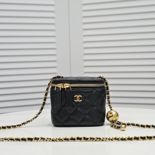 シャネルバッグ正面デザイン